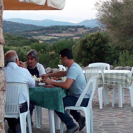 Turismo Rurale L'Agliuledda Villa Sant'Antonio di Gallura Luaran gambar