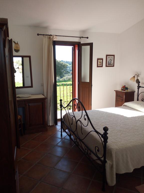 Turismo Rurale L'Agliuledda Villa Sant'Antonio di Gallura Luaran gambar