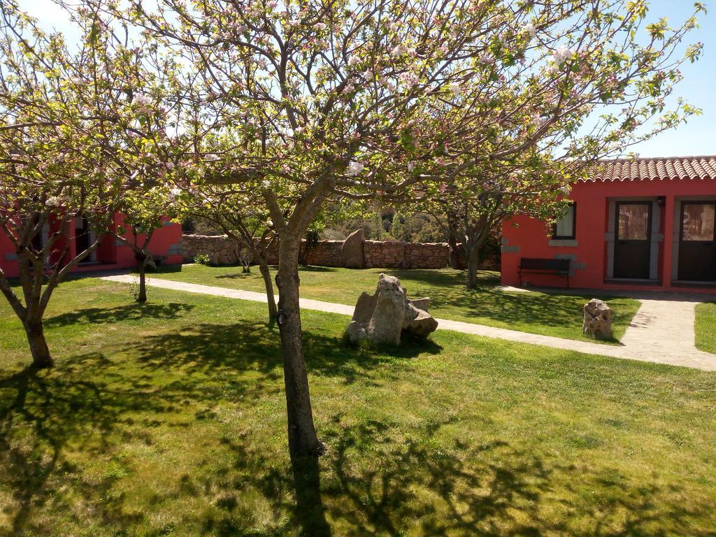 Turismo Rurale L'Agliuledda Villa Sant'Antonio di Gallura Luaran gambar