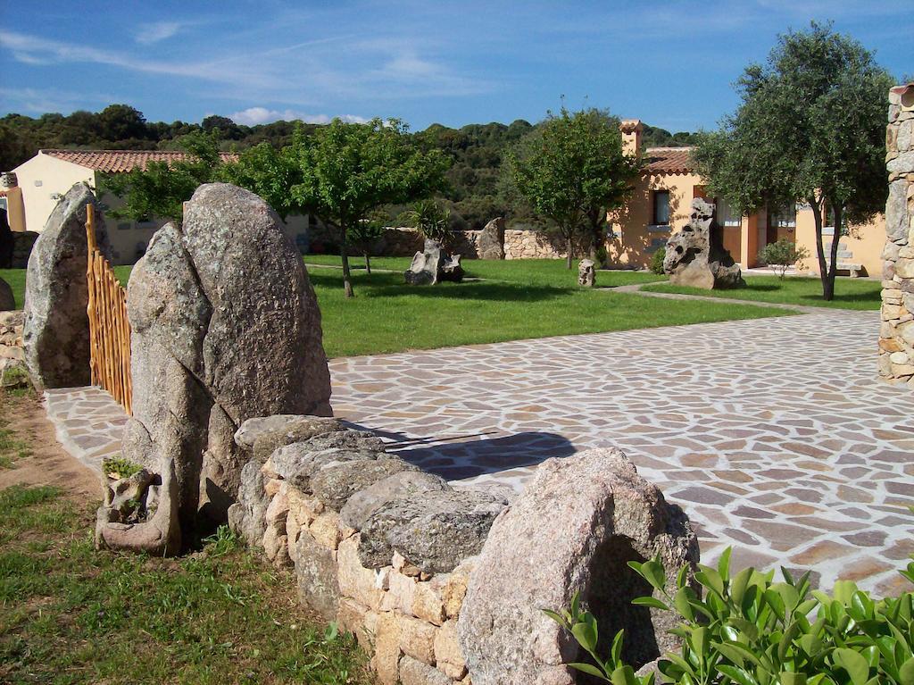 Turismo Rurale L'Agliuledda Villa Sant'Antonio di Gallura Luaran gambar