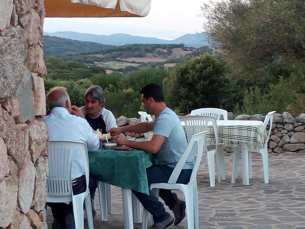 Turismo Rurale L'Agliuledda Villa Sant'Antonio di Gallura Luaran gambar