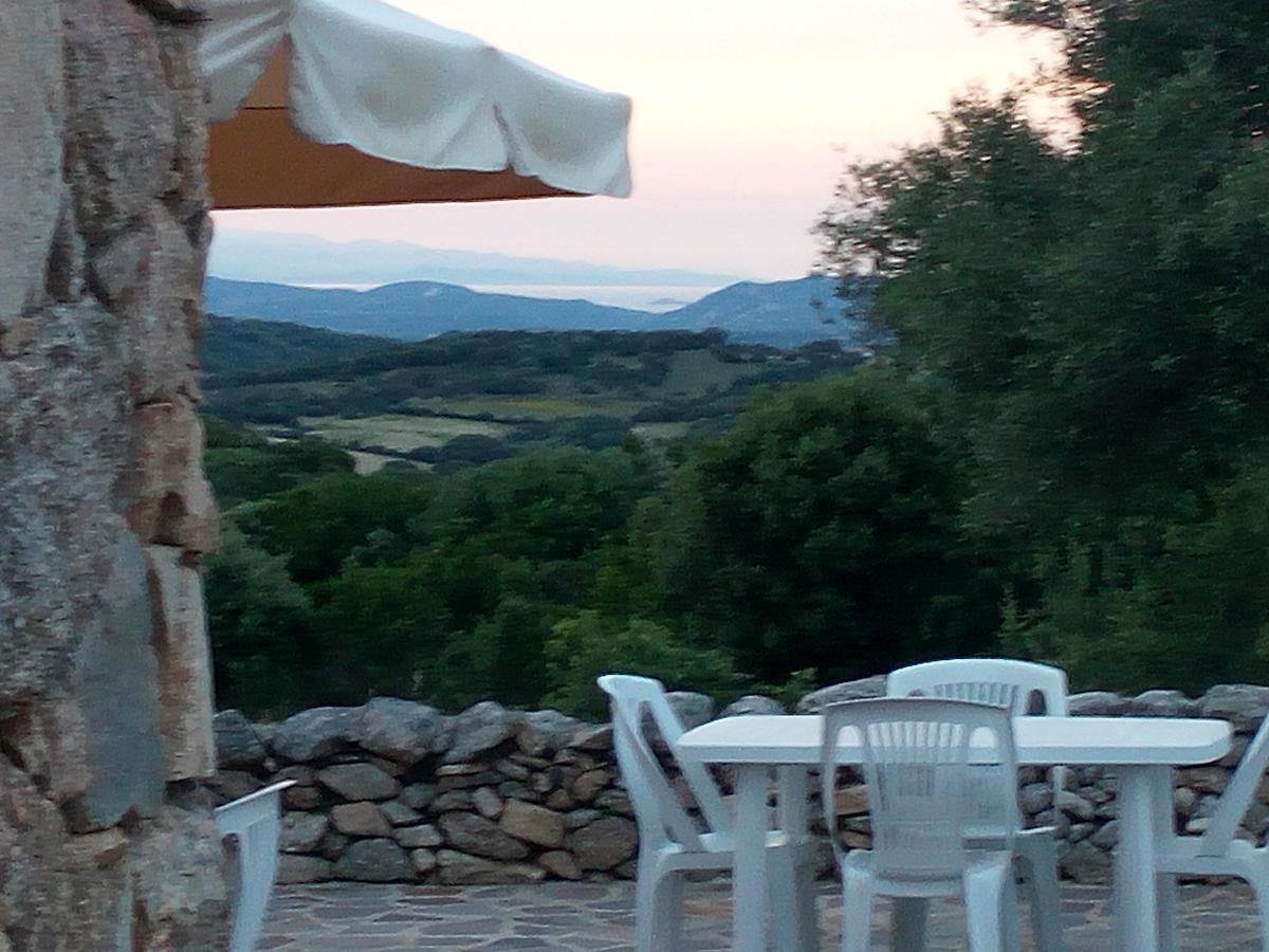 Turismo Rurale L'Agliuledda Villa Sant'Antonio di Gallura Luaran gambar