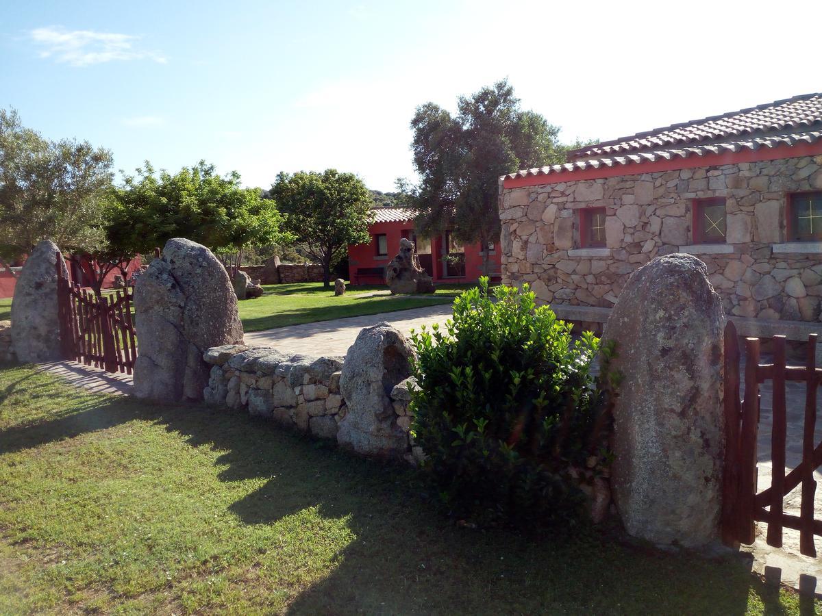 Turismo Rurale L'Agliuledda Villa Sant'Antonio di Gallura Luaran gambar